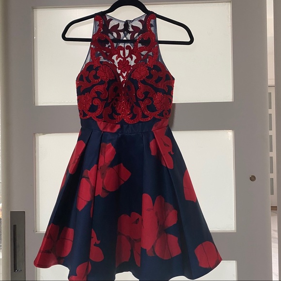Navy‎ and red homecoming dress size 4 - Picture 5 of 8